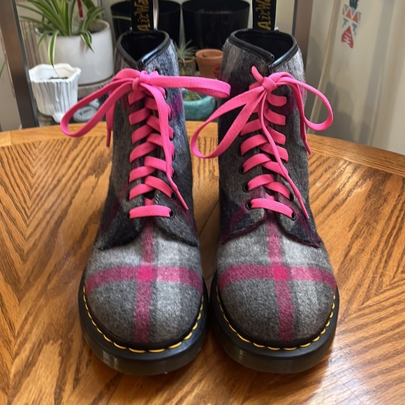Custom Dr Martens Castel Boots Pink & Gray Plaid Wool Custom Pink Laces Size 10 - Picture 3 of 15